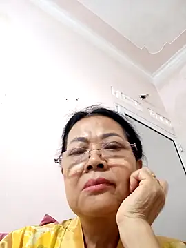 Snapshot of Hotestlove chatting on 12.02.25 Hotestlove online show from 12.02.25