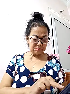 Snapshot of Hotestlove chatting on 12.04.25 Hotestlove online show from 12.04.25