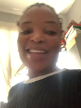 Snapshot of slimcateee chatting on 02.13.25 slimcateee online show from 02.13.25