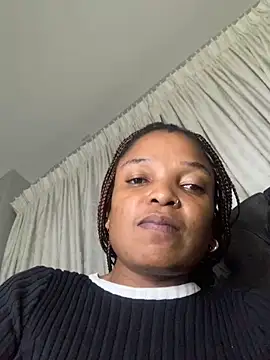 Snapshot of slimcateee chatting on 02.26.25 slimcateee online show from 02.26.25