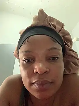 Snapshot of slimcateee chatting on 03.05.25 slimcateee online show from 03.05.25