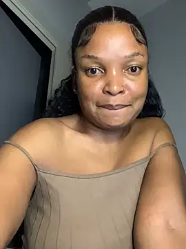 Snapshot of slimcateee chatting on 03.05.25 slimcateee online show from 03.05.25