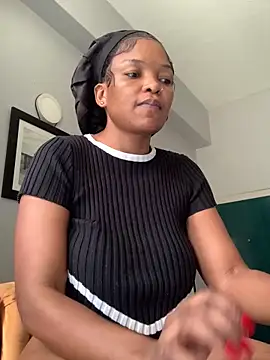 Snapshot of slimcateee chatting on 03.06.25 slimcateee online show from 03.06.25