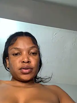 Snapshot of slimcateee chatting on 03.07.25 slimcateee online show from 03.07.25