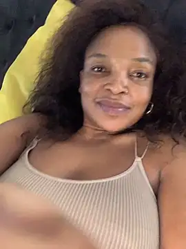 Snapshot of slimcateee chatting on 03.12.25 slimcateee online show from 03.12.25