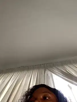 Snapshot of slimcateee chatting on 03.18.25 slimcateee online show from 03.18.25
