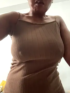 Snapshot of slimcateee chatting on 09.29.25 slimcateee online show from 09.29.25