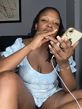Snapshot of slimcateee chatting on 10.02.25 slimcateee online show from 10.02.25