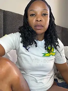 Snapshot of slimcateee chatting on 10.10.25 slimcateee online show from 10.10.25