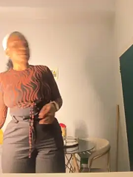 Snapshot of slimcateee chatting on 10.19.25 slimcateee online show from 10.19.25