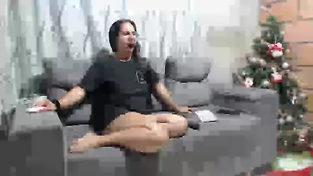 Snapshot of tom_and_lazzie chatting on 12.31.24 tom and lazzie online show from 12.31.24