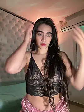 Snapshot of ZarahEvans chatting on 12.19.24 ZarahEvans online show from 12.19.24