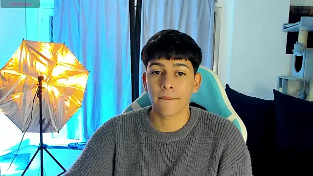 Snapshot of Franco_Rizzo_ chatting on 11.11.25 Franco Rizzo online show from 11.11.25