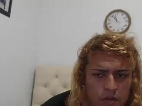 Snapshot of KIARAMARSHALLWELLZ chatting on 12.15.24 KIARAMARSHALLWELLZ online show from 12.15.24