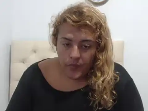 Snapshot of KIARAMARSHALLWELLZ chatting on 12.16.24 KIARAMARSHALLWELLZ online show from 12.16.24