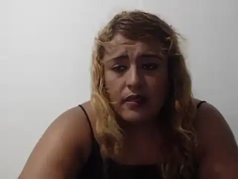 Snapshot of KIARAMARSHALLWELLZ chatting on 12.17.24 KIARAMARSHALLWELLZ online show from 12.17.24