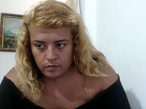 Snapshot of KIARAMARSHALLWELLZ chatting on 12.31.24 KIARAMARSHALLWELLZ online show from 12.31.24