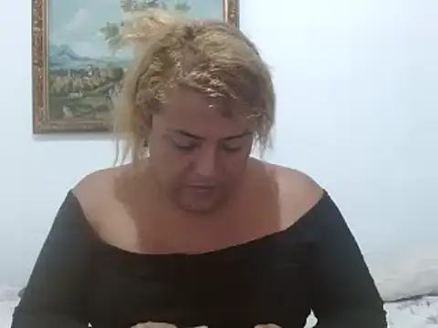 Snapshot of KIARAMARSHALLWELLZ chatting on 01.20.25 KIARAMARSHALLWELLZ online show from 01.20.25