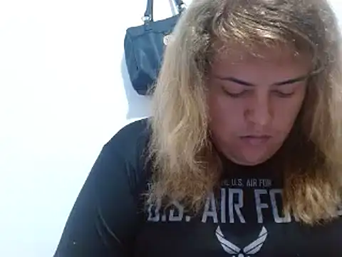 Snapshot of KIARAMARSHALLWELLZ chatting on 02.12.25 KIARAMARSHALLWELLZ online show from 02.12.25