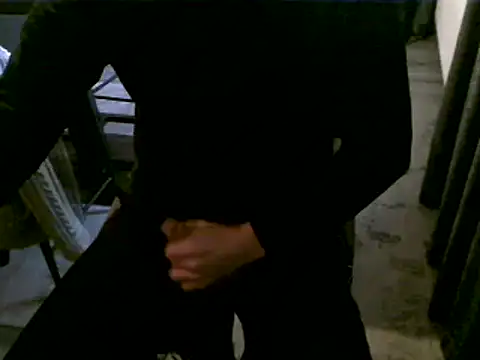 Snapshot of hornyman18cm39 chatting on 12.29.24 hornyman18cm39 online show from 12.29.24