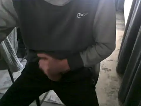 Snapshot of hornyman18cm39 chatting on 01.29.25 hornyman18cm39 online show from 01.29.25