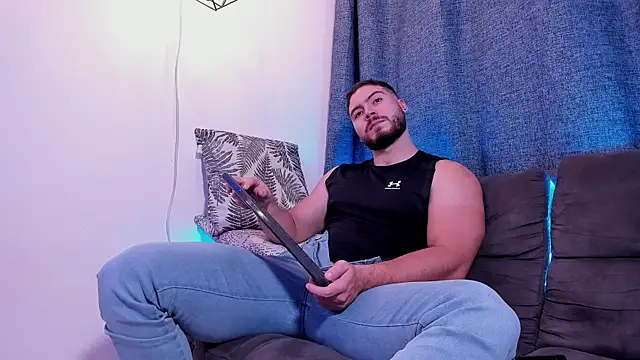 Snapshot of SebastianVilla_ chatting on 02.11.25 SebastianVilla online show from 02.11.25