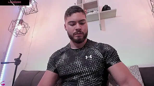 Snapshot of SebastianVilla_ chatting on 03.12.25 SebastianVilla online show from 03.12.25