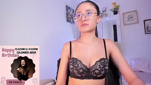 Snapshot of _Caroliinee_ chatting on 03.07.25 Caroliinee online show from 03.07.25