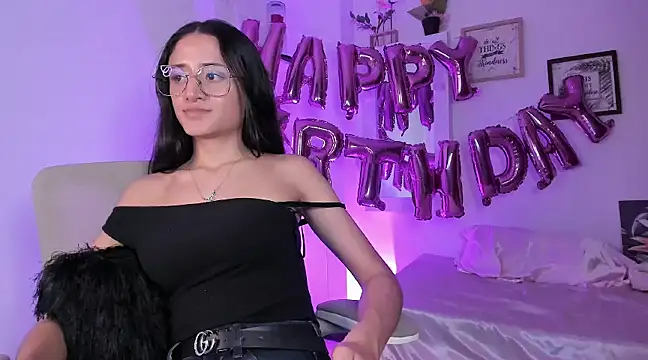 Snapshot of _Caroliinee_ chatting on 03.11.25 Caroliinee online show from 03.11.25