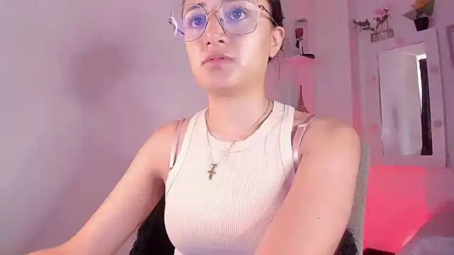 Snapshot of _Caroliinee_ chatting on 09.25.25 Caroliinee online show from 09.25.25