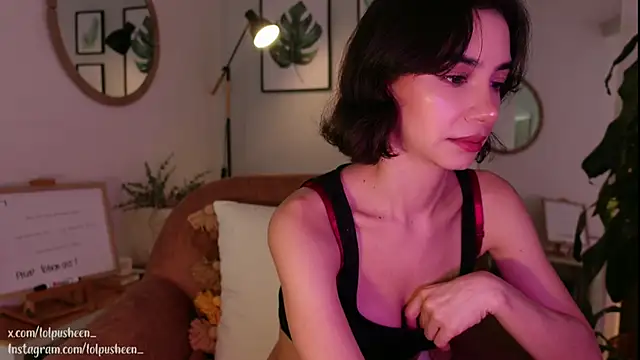 Snapshot of JulietteDee chatting on 01.17.25 JulietteDee online show from 01.17.25