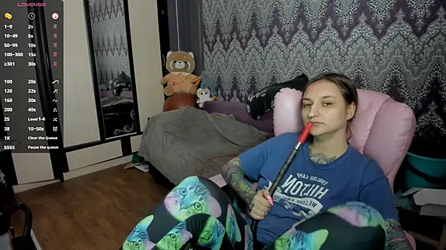 Snapshot of AlexRacc00n chatting on 01.21.25 AlexRacc00n online show from 01.21.25