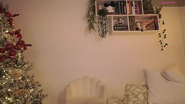 Snapshot of EmilyxRose_- chatting on 12.02.24 EmilyxRose - online show from 12.02.24