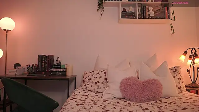 Snapshot of EmilyxRose_- chatting on 03.19.25 EmilyxRose - online show from 03.19.25