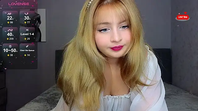 Snapshot of shy_blondiee chatting on 01.02.25 shy blondiee online show from 01.02.25