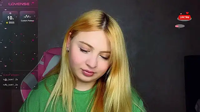Snapshot of shy_blondiee chatting on 03.15.25 shy blondiee online show from 03.15.25