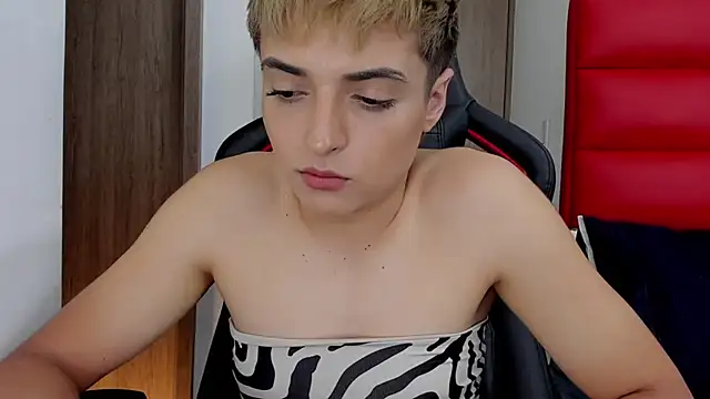 LyonGallego  online show from 02.06.25