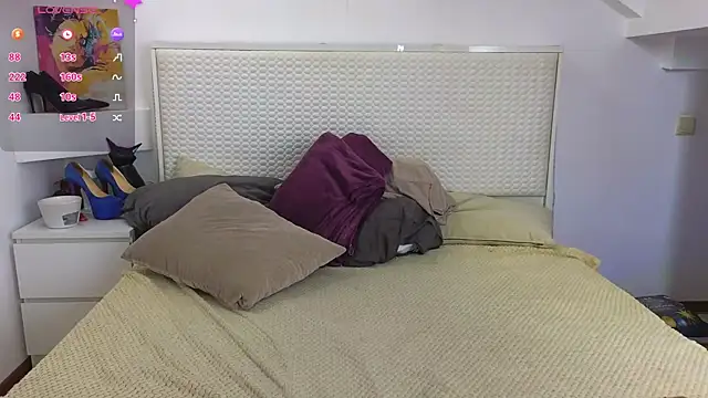 Snapshot of Eva_Rogers_ chatting on 09.18.25 Eva Rogers  online show from 09.18.25