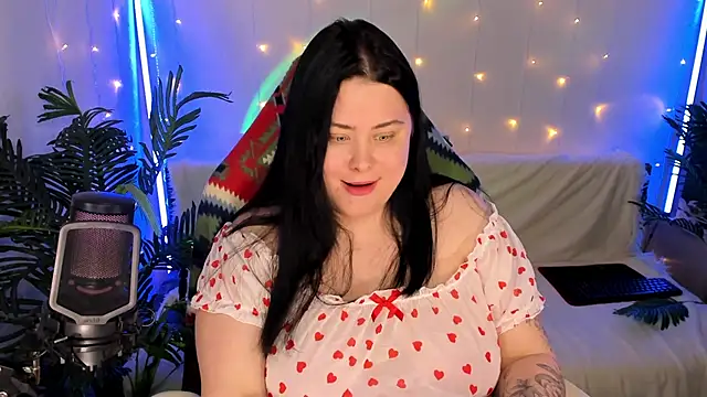 Snapshot of Akemi_BBW chatting on 01.07.25 Akemi BBW online show from 01.07.25