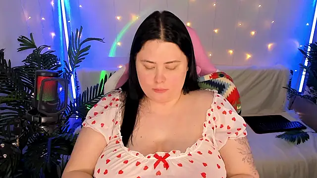 Snapshot of Akemi_BBW chatting on 01.08.25 Akemi BBW online show from 01.08.25