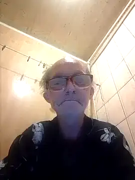Snapshot of oksana722 chatting on 10.10.25 oksana722 online show from 10.10.25