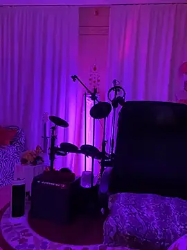 Snapshot of karrola chatting on 01.19.25 karrola online show from 01.19.25