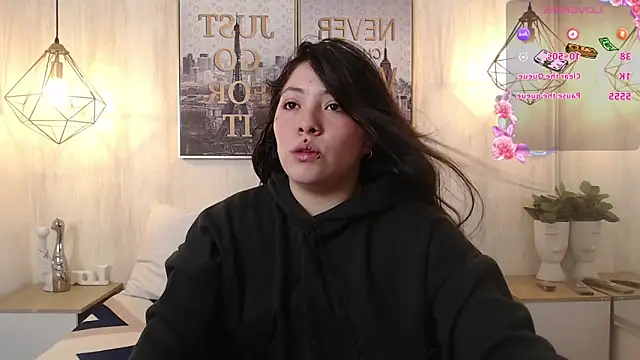 Snapshot of Isa_reel chatting on 02.04.25 Isa reel online show from 02.04.25