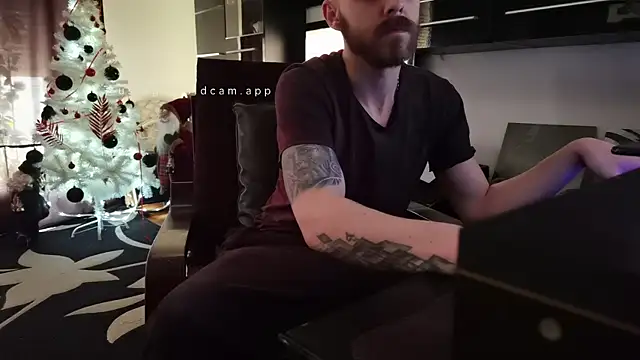 Snapshot of HardAlready chatting on 01.08.25 HardAlready online show from 01.08.25