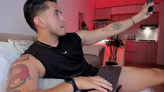 Snapshot of Chriskyle_ chatting on 10.17.25 Chriskyle  online show from 10.17.25