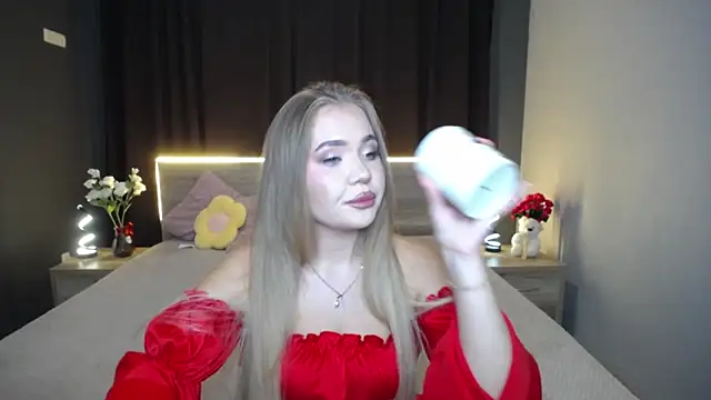 Snapshot of StacyYellig chatting on 09.12.25 StacyYellig online show from 09.12.25