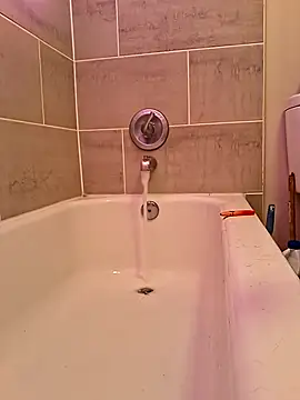 Snapshot of chillmfrs chatting on 10.31.25 chillmfrs online show from 10.31.25