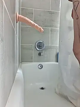 Snapshot of chillmfrs chatting on 11.04.25 chillmfrs online show from 11.04.25