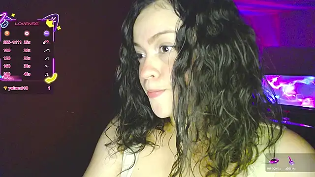 Snapshot of kim_saenz20 chatting on 09.29.25 kim saenz20 online show from 09.29.25
