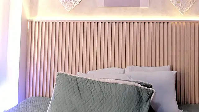 daiana curly online show from 11.24.25